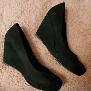 Apt 9 Wedges
